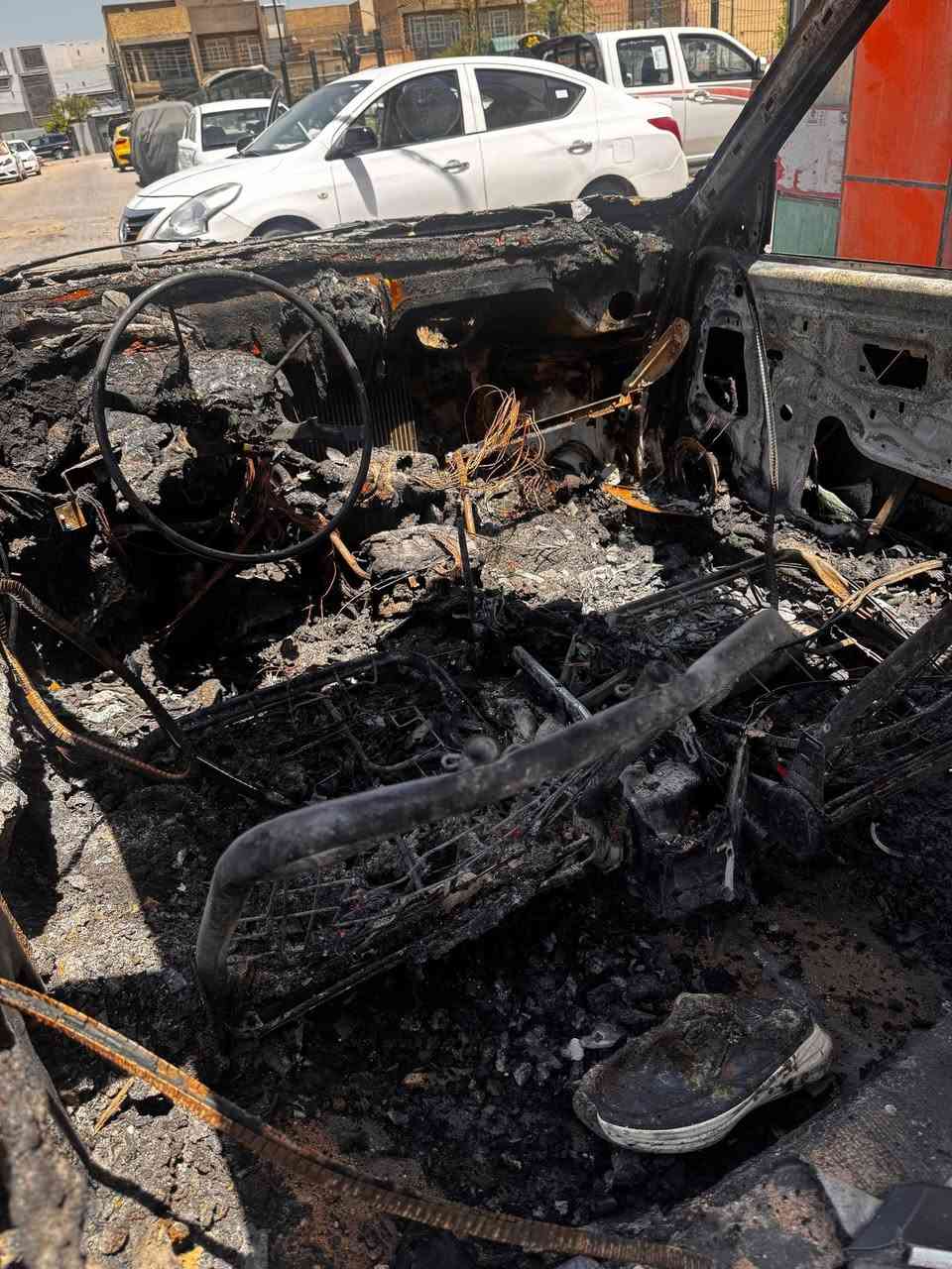 السلام عليكم
بيجو 405 للبيع على وضعها
مكينه وكير كفاله 
السعر ٨ اوراق 
***********
