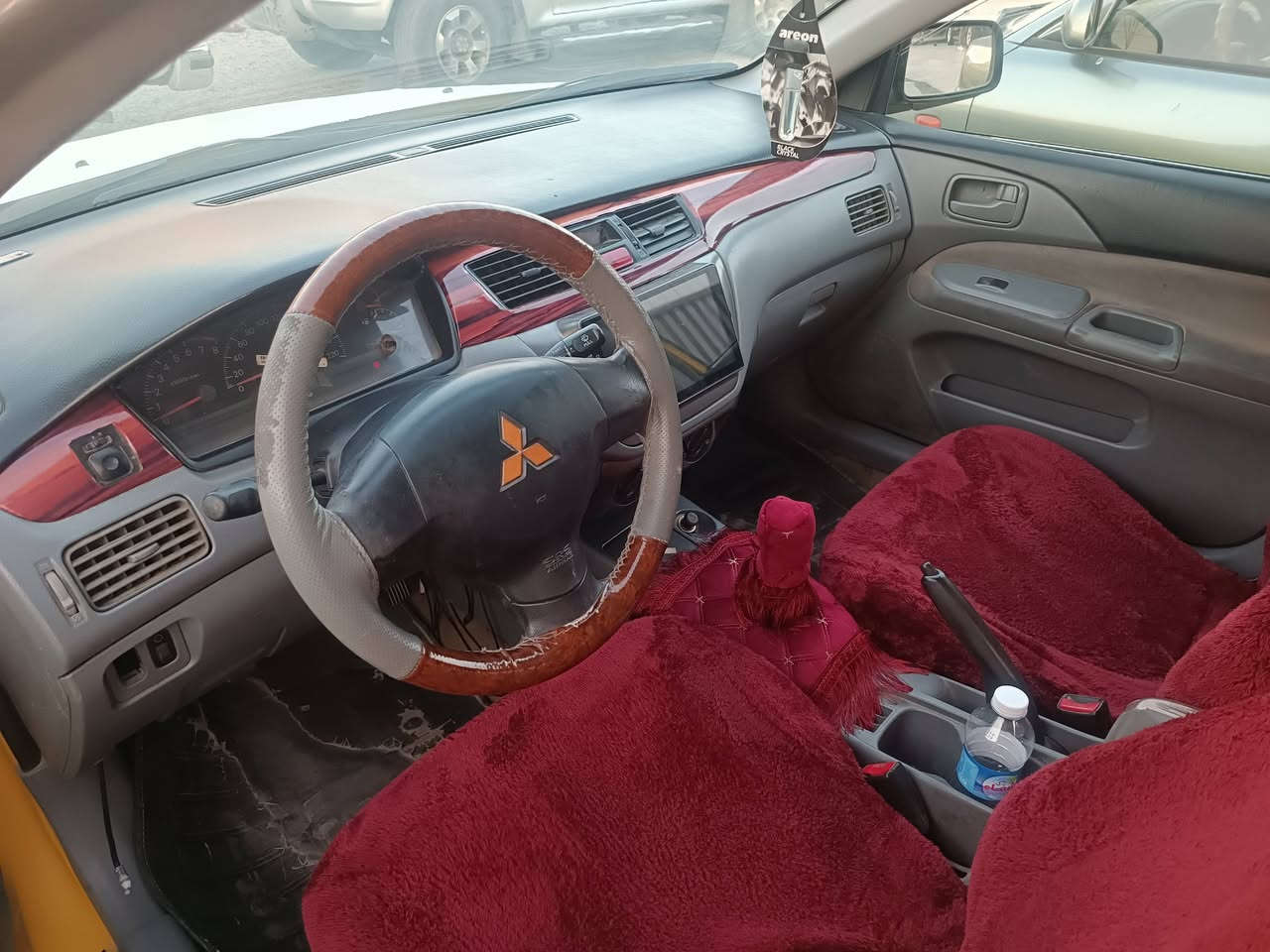 لانسەر ٢٠١١
گێڕ و مەکینەی بەشەرت مەکینەی ١٦

تەبرید سارد و گەرم بەشەرت 

کارەبایی و تەقەوڕەقە بەشەرت

دوو پارچە بێ ناوگرتن 

مەسروفی تیا نییە

سعریشی ٣٤ کەمێ مەجال 

مشتەریت تێل بکە ...

***********
