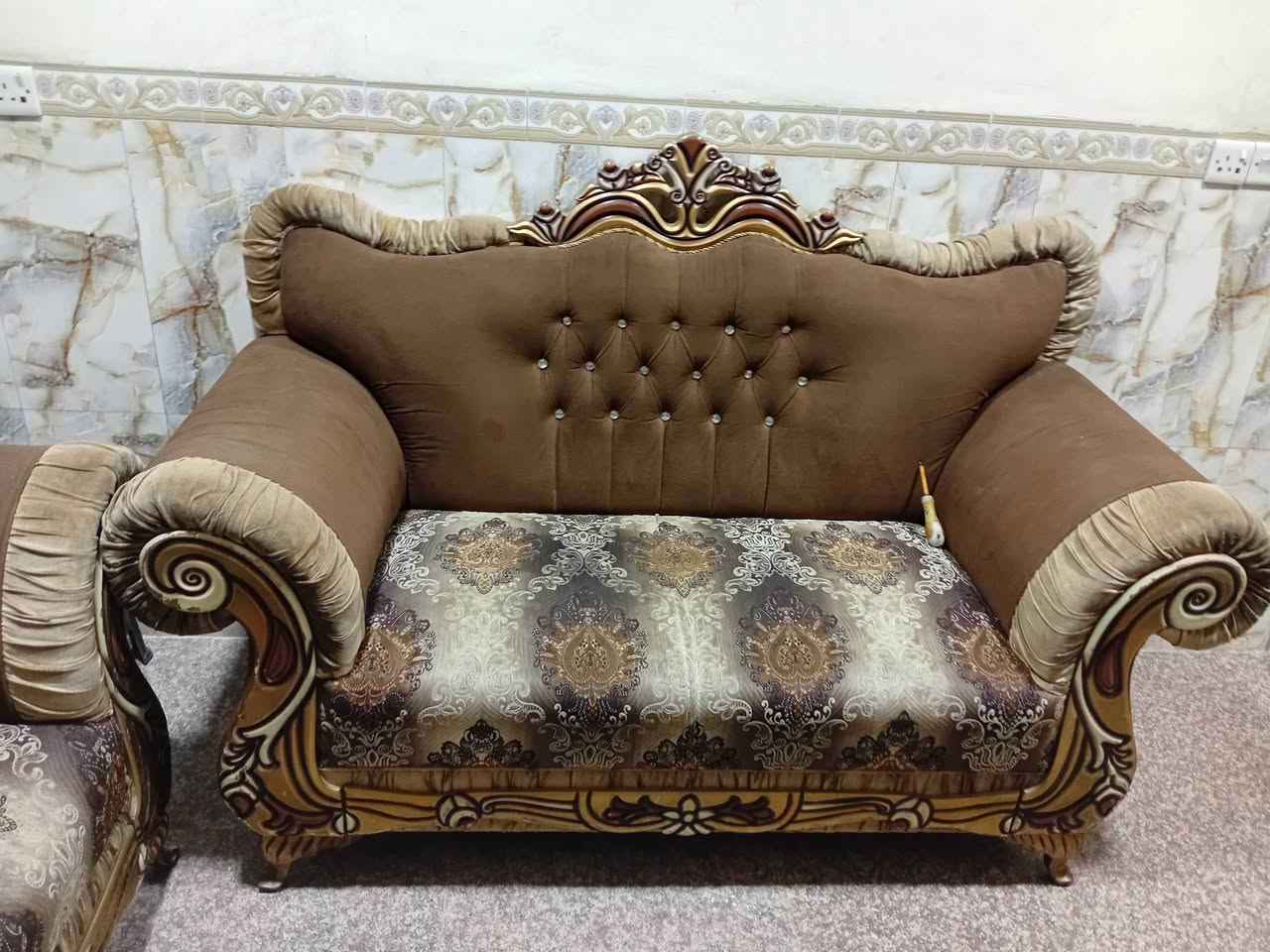 سلام عليكم تخم ملكي ضخم تفصال دبل سفنج طبي خشب بلوك اسود ٧ مقاعد اي ضرر مابي٤٠٠ وبي مجال شراي بيك خير وتدلل مكاني بغداد الدولعي رقم الهاتف ***********
