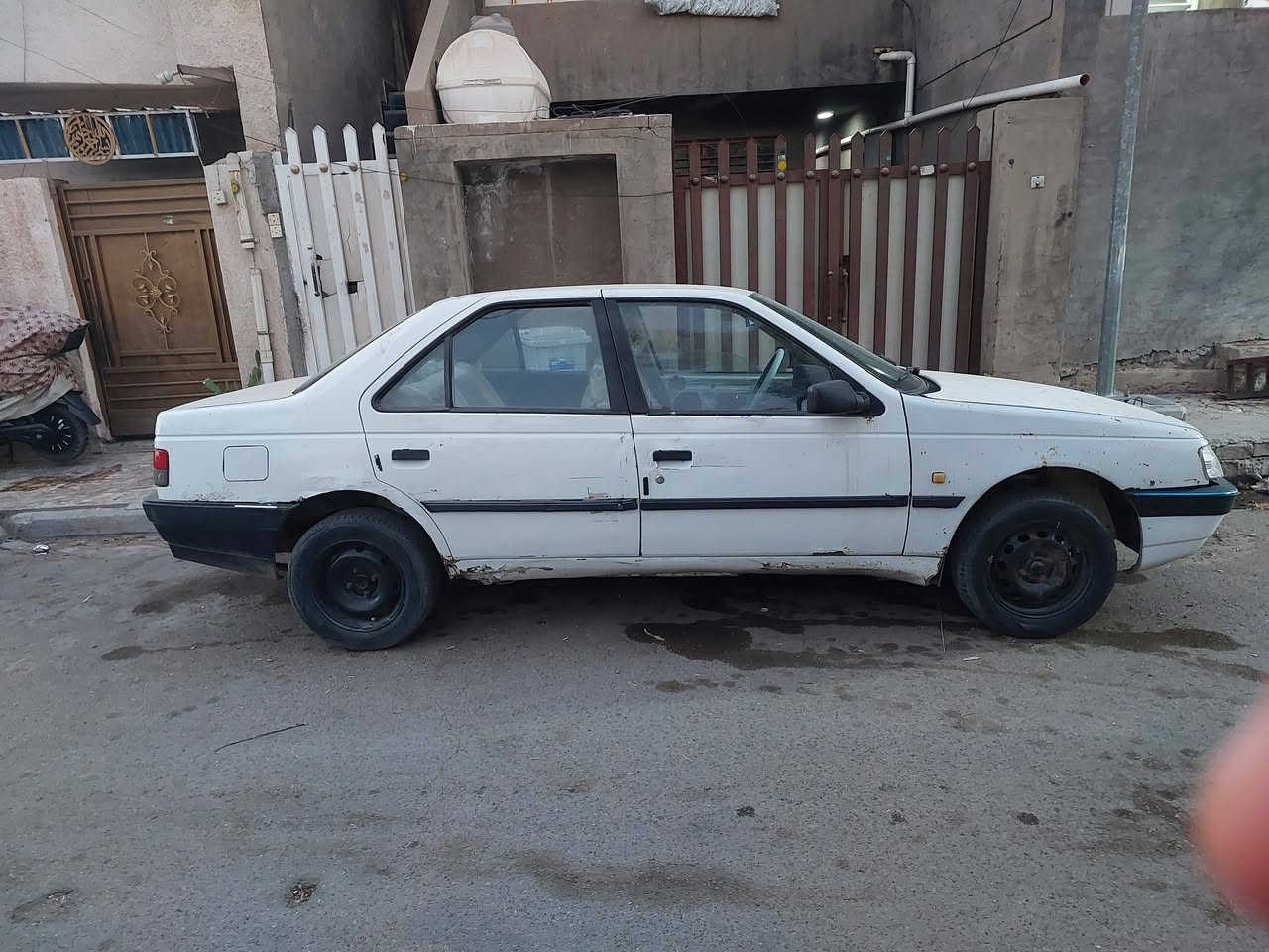 السسلام عليكم  للبيع  بيجو روى رقم بغداد  لون ابيض  كير محرك كورلة ٢٠٠٠  اقتصادية جدا  التواصل خاص  او واتسس ***********
