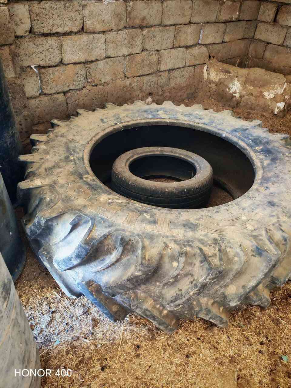 السلام عليكم ورحمة الله وبركاته
يوجد تاير تركتر فيأت حجم ٣٨ أخو الجديد ضلع ونص للبيع
الاتصال على الرقم ***********
السعر 600الف دينار عراقي
المكان قضاء مخمور / ناحية القراج / قرية الخرباني
