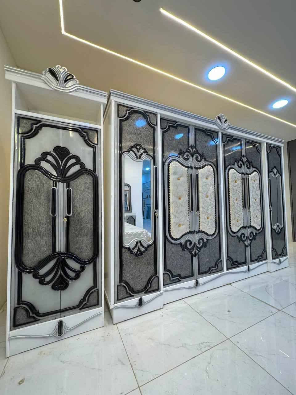 تخفيضات ✨ غرف نوم نجارة عراقية ✨
***********

🔹 نجارة عراقية متقنة بجودة عالية وتشطيبات راقية.
🔹 أكثر من 50 موديل مختلف يناسب جميع الأذواق.
🔹 توصيل إلى بغداد وجميع المحافظات بأجور مناسبة.
🔹 سرعة في الإنجاز وخدمة مميزة حتى باب البيت.

📌 مكونات الغرفة:
✔️ كنتور قياس 320 
داخل 3 ملم الوجه 5 ملم
✔️ ميز مرآة 
✔️ ميز بلازما
✔️ زاوية كنتورية. قياس80
✔️ سرير 160*200
✔️ تاج الجرباية
✔️ ناصي الجرباية
✔️ قواعد الجرباية كله بلوك
✔️ كومدين عدد (2) قياس 50 الواحد 

💰 أسعار غرف النوم تبدأ من:
1,000,000 دينار إلى 1,250,000 دينار فقط
🎨 أعمال صبغ  من أجود الخامات وبأسعار متنوعة تناسب الجميع.
🚚 ويانه طلبك يوصل لباب البيت بأسرع وقت!

📞 للحجز والاستفسار:
***********
📩 يرجى إرسال صورة الموديل المطلوب  التواصل مباشرة واتساب، وسنكون بخدمتكم. بغداد, العراق
