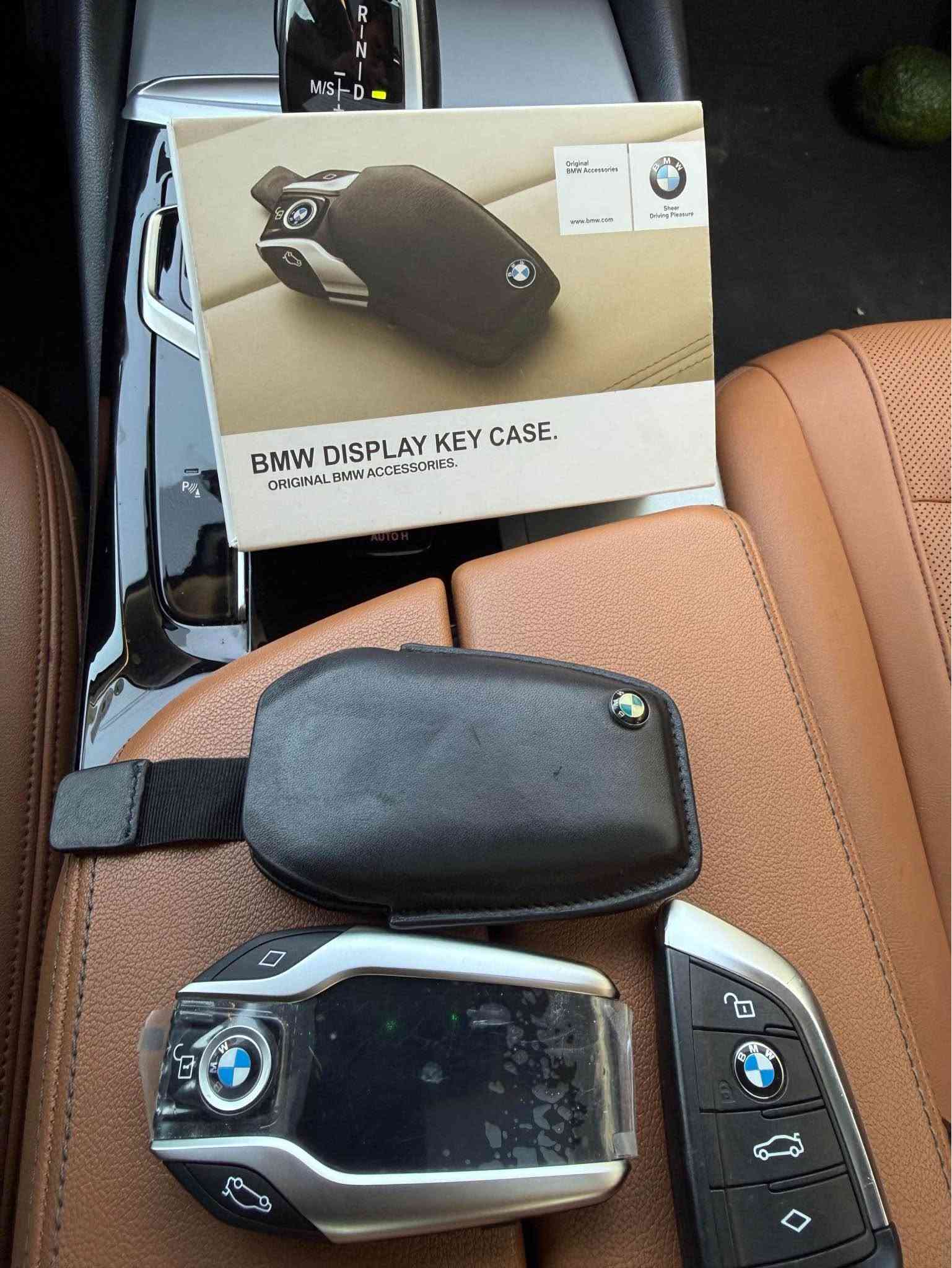 BMW 520i
شه ريكه عروش سفري شه ريكه هه ولير كلين تايتل بي سبوغ سه ياره كه يه ك ده سته زور نويه ٦٨ كم رويه عيسابي سفري لو بكه فول مواسه فات داواي 345$  به ناوي خومه
*********** أربيل, العراق
