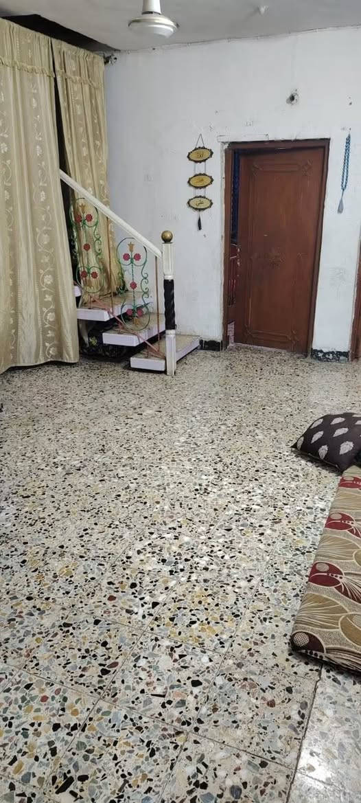 السلام عليك بيت للبيع طابو صرف المساحة 300متر يتكون من حديقة خارجية واستقبال ومطبخ وصالة +غرفتين نوم +هول صحيات داخلية وخارجية العنوان التاجي 24ابو عظام شارع علاوي المظمد للاستفسار الاتصال على الرقم *********** او *********** @

