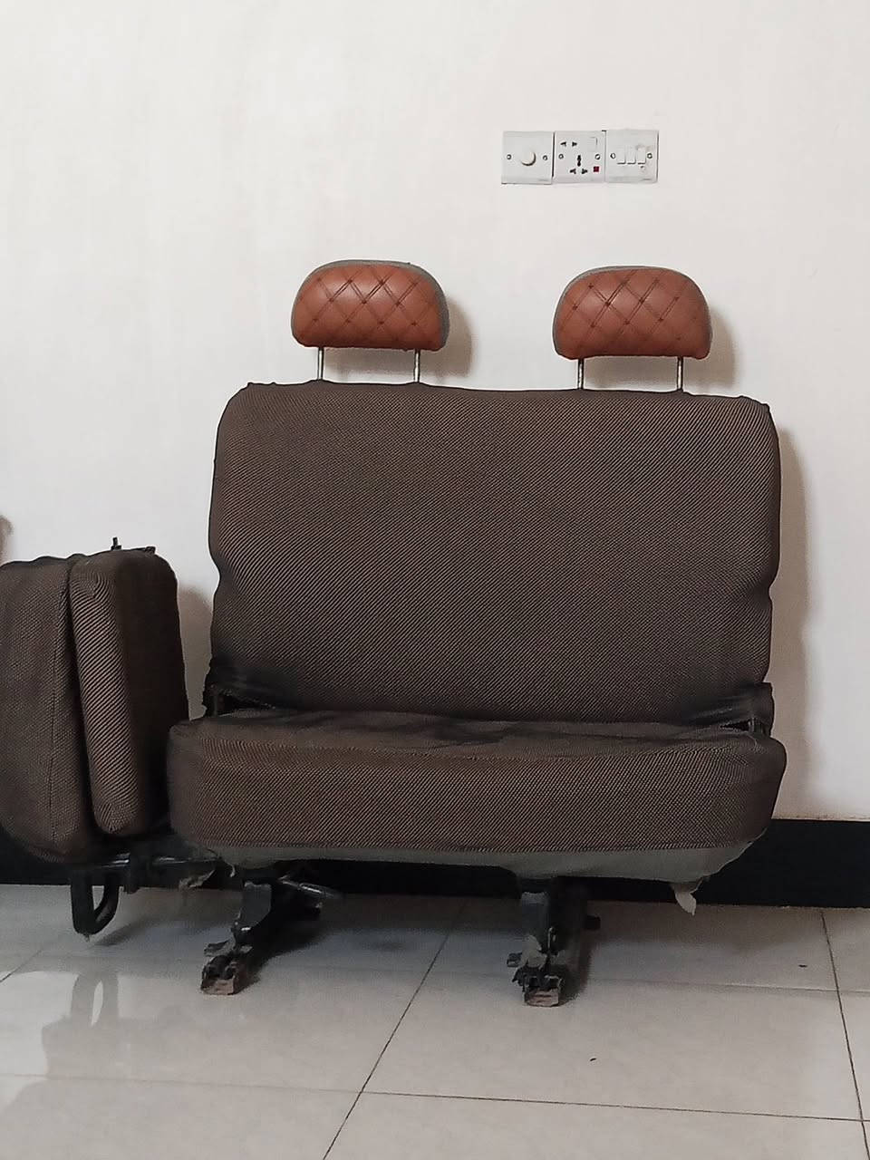 سلام عليكم كشنات بريجو البيع تخم كامل جلد مغلفات قماش كشنات نضيفه بس القمبورة شوفت عينك يرادلها دوشه الاتصال ***********
