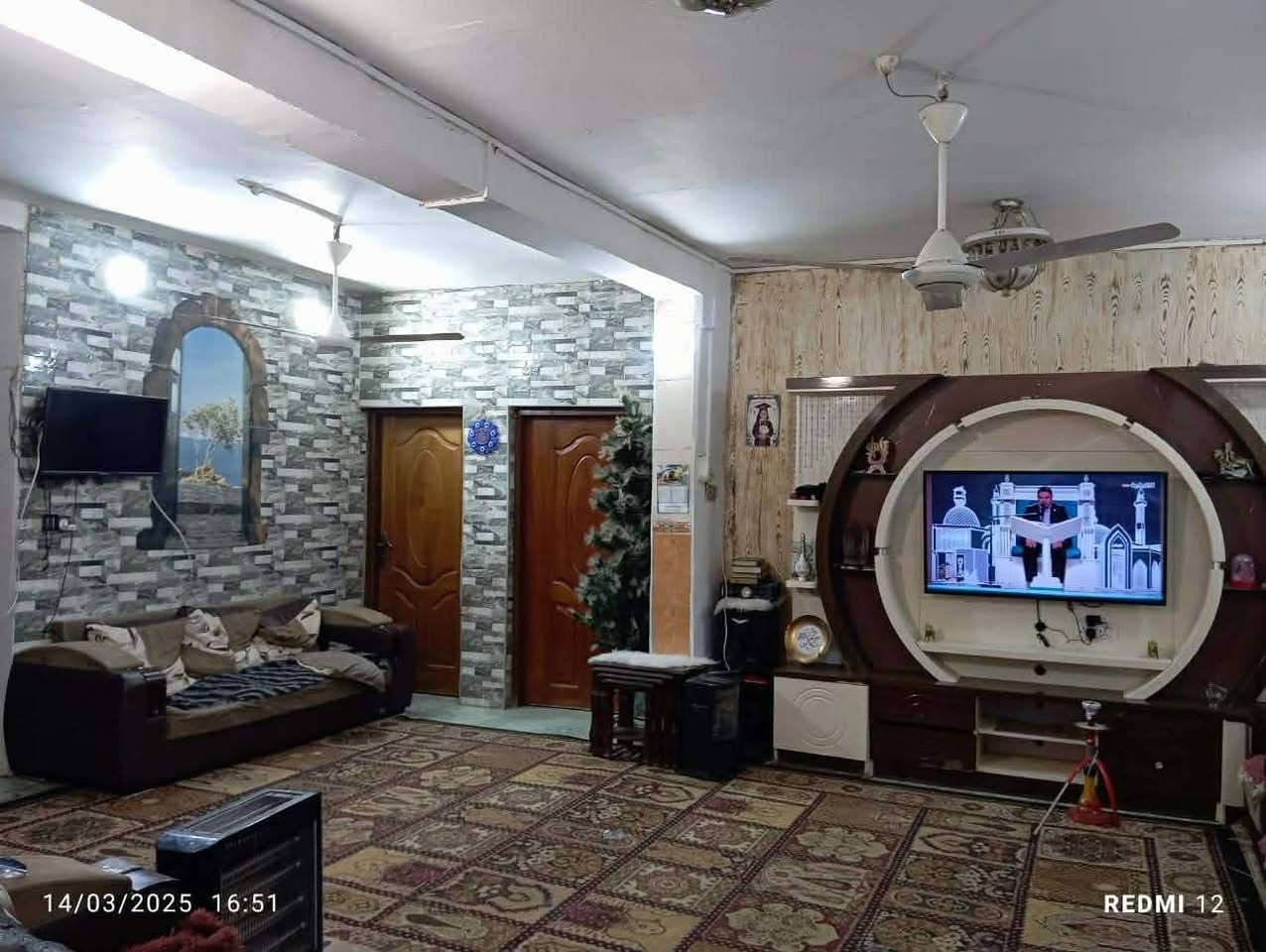 بيت للبيع حي الفرات مياحه ٢٠٠ طابقين شارع تبليط خدمات كامله مبايل ***********
