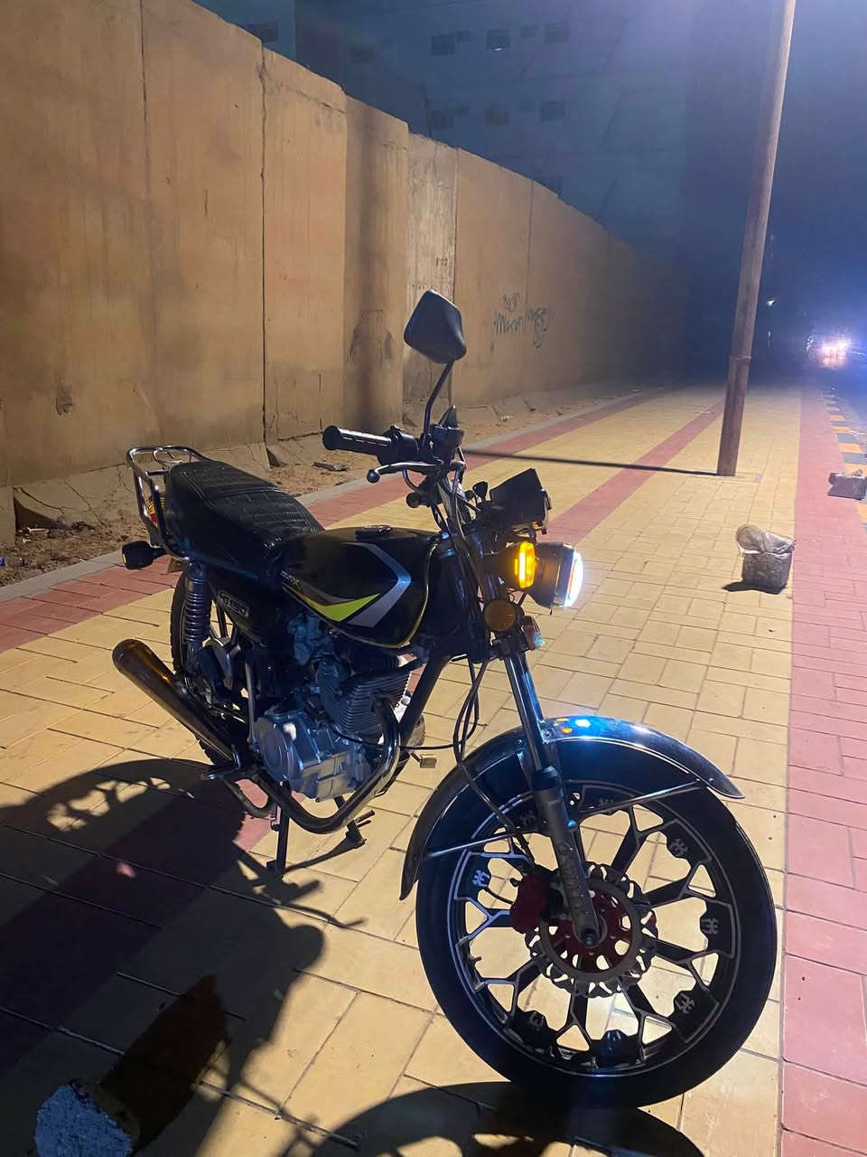 🏍️ دراجة سولنك موديل 2024 للبيع
🔹 المكينة: 150cc — ما مفتوحة
🔹 متوفر أوراق 3
🔹 كفالة عامة
🔹 الدراجة بحالة ممتازة

💰 السعر: 650ألف — بيها مجال

📍 الموقع: بغداد – المحمودية
📞 / اتصال:***********
