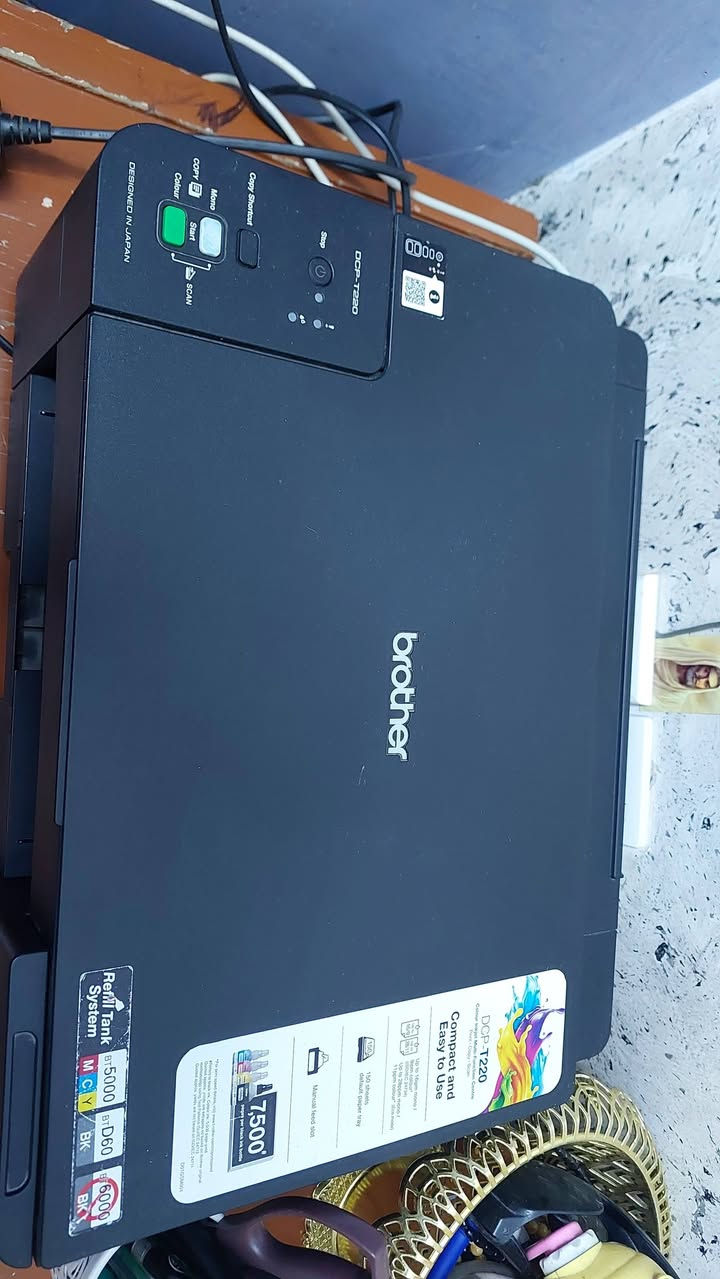سلام عليكم شباب
طابعة برذر T220 نظيفة للبيع 
الصور والفديو مرفق مع المنشور 
للاستفسار : ***********
