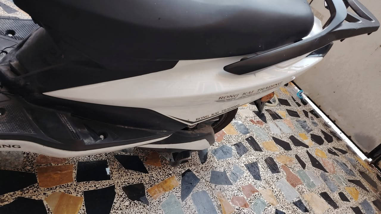 سلام عليكم عندي دراج شحن من شركة MTR الدراجة خير من الله تمشي الشحنة الوحدة تمشيك 60 كيلو متر و سرعة الدراجة 75 كيلو متر بالساعه و بيهة نضام البك ترجع ليورة و بيهة 3 سرعات و سعر الدراجة  ب800 و بيهة مجال التواصل ***********
