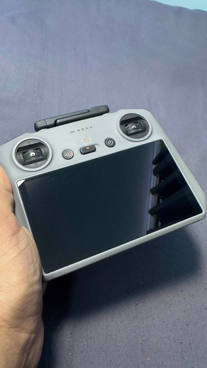 السلام عليكم

ميني 4 برو كومبو // mini 4 pro combo

-الدرون مستخدمة نظافتها (90-95)
-استخدام شخصي
-نظيفة وغير مصحلة
-وغير داخلة صيانة
-ملحقاتها كاملة مثل ما موجودة بالصور

•سعرها تفضل خاص وتدلل

*********** واتساب
