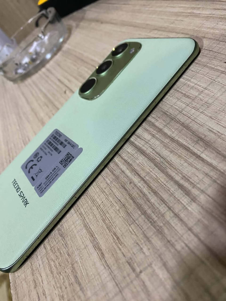 Tecno Spark 40 Pro
- الشاشة: شاشة منحنية (Curved AMOLED) تقدم ألواناً زاهية وتجربة مشاهدة غامرة.
- الأداء: معالج سريع يوفر أداءً متميزاً في الألعاب والتطبيقات الثقيلة مع استهلاك ذكي للطاقة.
- الذاكرة: مساحة تخزين داخلية كبيرة مع ذاكرة عشوائية (RAM) تضمن سلاسة التنقل بين التطبيقات.
- الكاميرا: نظام كاميرات احترافي يلتقط صوراً بتفاصيل دقيقة ووضوح عالٍ حتى في الإضاءة المنخفضة.
- البطارية: بطارية تدوم طويلاً مع دعم الشحن السريع لتستمتع بجهازك طوال اليوم دون قلق.
- التصميم: تصميم عصري وجذاب، خفيف الوزن ومريح في الاستخدام تردد الشاشه 144 هيرتز سعر 250 الف مكاني الدوره المهديه الثانيه رقم ***********
