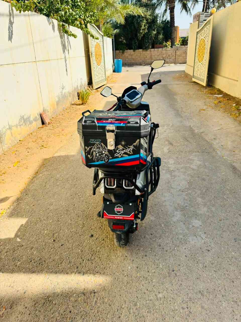 دراجه شحن للبيع مستخدم شهرين ونصف
بي نضام بگ و دبل اشاره شرط الفحص قبل الشراء و دبلات عاليه بلاديه من الشركه 

مواصفاته: يوصلك مسافات بعيده ممتاز للدوام والعمل 6بطاريات بلاديه من الشركه مع اكسسوارات كامله الدراجه نضيفه مع الضمان الدراجه بعده جديده و مستخدمة شهرين ونصف فقط 

السعر950 وبي مجال 

للتواصل : ***********
