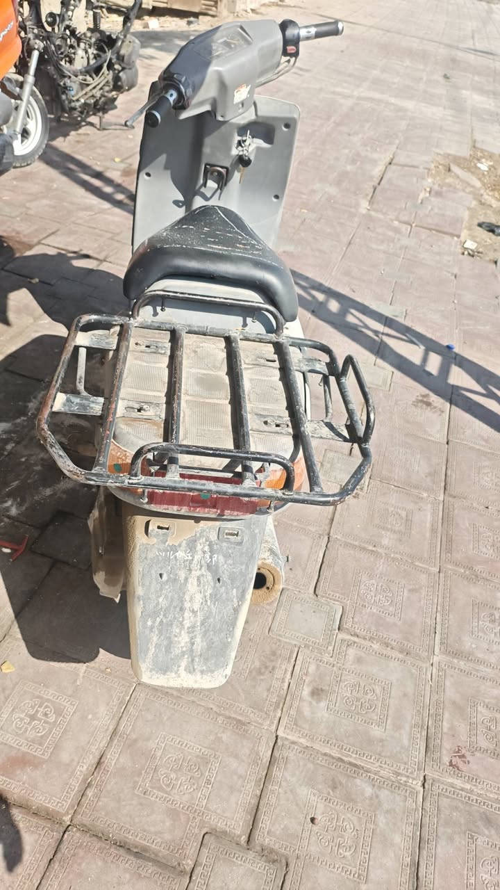 السلام عليكم دراجه نوع بيكم الدراجه كايمه الدراجه مناقصه اي شي كلشي شغال بيه سلف كهربائيات كامله كابريتر جديده ناقصه بس تجفيت 150 وبيه مجال حك الجيه  رقم التلفون *********** مكاني كربلاء كنطرت السلام عليكم
