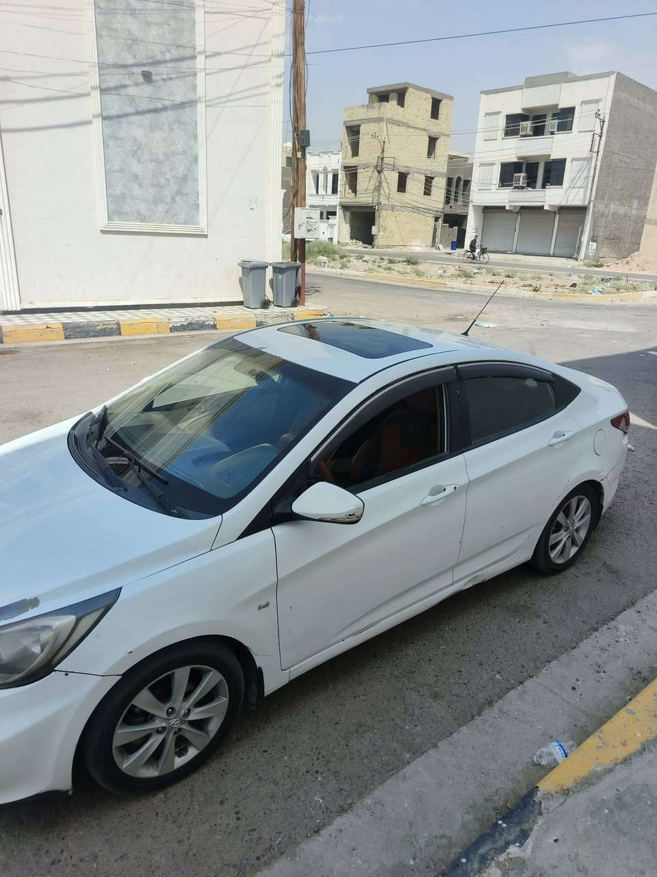 سلام عليكم
اكسنت موديل ٢٠١٢ 
بغداد بأسمي تحويل ثاني يوم 
مواصفاتهه
مكينه ١٦٠٠ دوش 
سقف سلايت 
ويل كب أصلي بلادي 
تخم تاير جديد 
باتري جديد 
سياره أي نقص مابيهه عدا التبريد مو شغال
ضربه مابيهه عدا الجاملغ الأمامي اكو مكانات طخات موضحه بالصور 
مكان السياره بغداد الدوره 
السعر ٧٧ وبيه مجال 
***********
