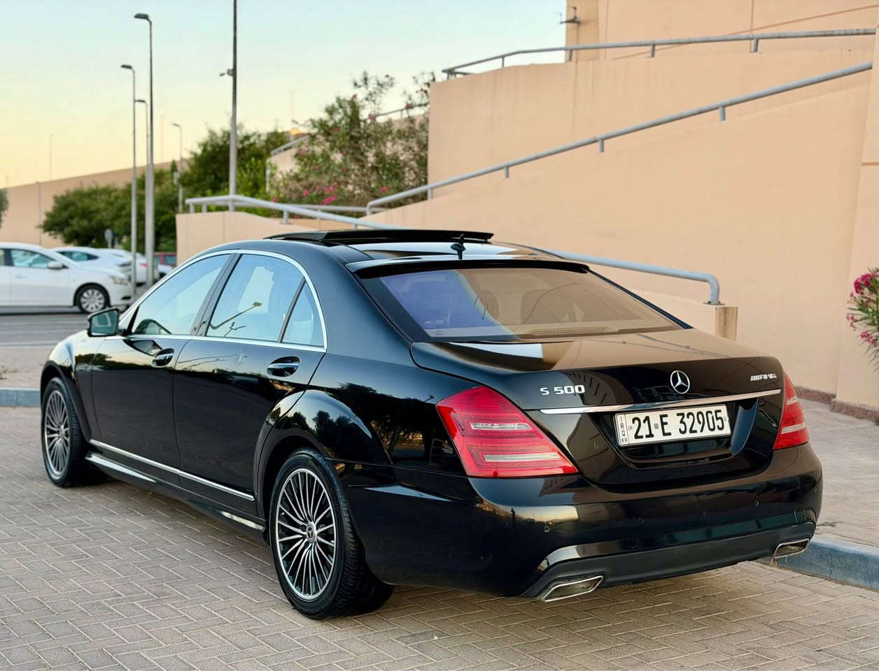 السلام عليكم
مارسيدس S500 خليجيه فول الفول
 اصل 2010 
رقم سليمانيه بأسمي 
هزه جديده رقم جديد
موصفات معروفه 500  
لارج 
دبل جام 
داخل عسلي بالكامل 
تبريد 3 قطع 
دبل ماوس أبواب وصندوك شفط 
جنطه كهرباء
تخم تاير عليها جديد
صدر خلفي امامي جديد 
بلوتوث 
لايت ويا الستيرن يفتر 
كأمره خلفيه بلاديه 
مري شفط وقلاب 
بانوراما 
سياره جديده بمعنى الكلمة 
صبغ دعاميات فقط 
كشنات خلفيه أماميه تدفئه وتبريد 
فول الفول مواصفاتها 

مكاني سليماني

السعر (203) وبيها مجال جدا بسيط
*********** السليمانية, العراق
