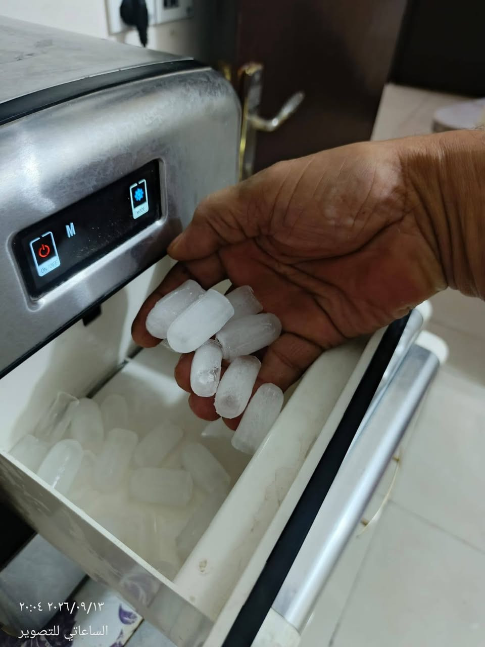 صانعه ثلج المانيه اخت الجديده السعر ١٢٥ شغاله اي عطل مابيه اي تصليح مداخله تطلع كل عشر دقائق عشر قوالب ثلج مثل الموجود بلصوره ‏‪***********‬‏

نص مكتوب في الصور:
- ٢٠:٠٤ ٢٠٢٦/٠٩/١٣ ساعاتي للتصوير
- ٢٠:٠٤ ٢٠٢٦/٠٩/١٣
- الساعاتي للتصوير