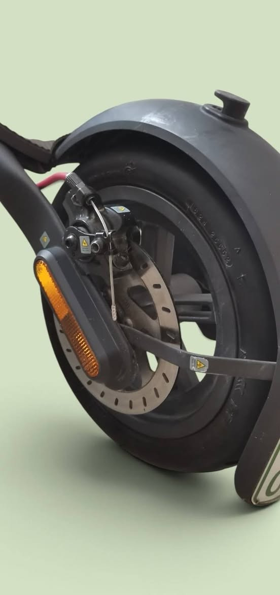 🛴 بابەت / سکۆتەر (٤) بالەی ئەڵمانی 🇩🇪
🛴 مارکە / (Xiaomi ) شاومی
🛴 جۆری برێک / دیسک
🛴 مۆدیل / /17/128/2020
🛴 کێش (17,3) کغم 
🛴 توانای هەڵگرتن /110کغم
🛴 توانای رۆشن / 20کم لە سەعاتێکدا
🛴 تایبەتمەندی / بلوتوث، لایتی پێسەوە 🔦، ئیشاراتی راست و چەپ، ڤۆلتیە 42V.
🛴 مۆدی لێخورین / ( D, S, 🚶‍➡️) 3مۆد
🛴💰 نرخ (250 ) $
🚛 گەیاندن هەیە پەیوەندی بکە
*********** 
🏙️ شوێن /سلێمانی
  D, S, 🚶‍➡️ 
🛴 المادة / سکوتر4 بالە المانیە 🇩🇪
🛴 ما/رکە / (Xiaomi ) شاومی
🛴 نوع البریک / دیسک
🛴 /المودیل / 17 /128 /2020
🛴 الوزن / (17,3 ) کغم
🛴 تحمل الوزن / 110کغم
🛴 السرعە /20کم عل الساعه
🛴 الخصوصيات / بلوتوث، لایت امامی 🔦، اشارات یسار او یمین، القوە الکهربائیە 42V
🛴 جیرات /( D, S, 🚶‍➡️) 3 جیر
💰 نرخ / (250) $
🚛 التوصیل موجود اتصل  ***********
🏙️ المكان // السلیمانیە السليمانية, العراق
