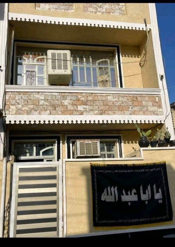 سلام عليكم بيت للبيع 50 متر سند ٢٥
يحتوي على تلاث غرفه نوم وصاله 
ومطبخ وحمام عدد 2 ومنور  
العنوان الشعب حي المصطفى قريب على  حسينية الجواد 
الاتصال ***********
