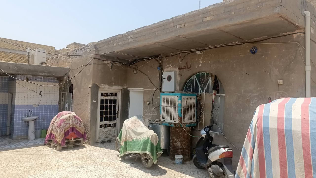 بيا للبيع مساحه 300متر طابو صرف المكان العوفيه قرب الكرفانات يحتوي البيت على خمس غرف طابق واحد البيت الكدام يحتاج ترميم بصيط ***********
