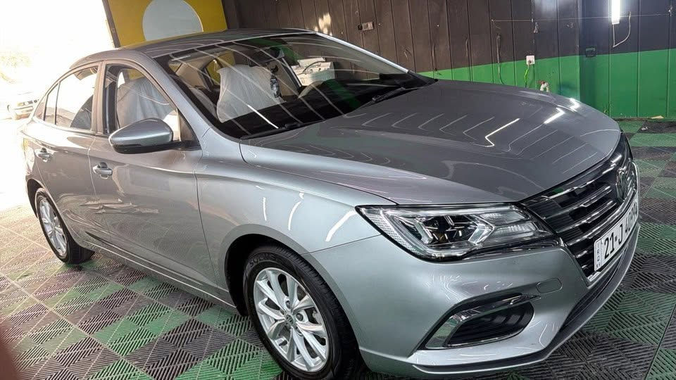 MG 5 2024 comfort
بێ بۆیاخ بێ سارد 
ماڵەکە دیارە
تەنها دۆسەی سایەق لە لاوە ئەو قوپاوییەی هەیەو تەواو
ماڵی دۆستە
نرخ ٩٨ گەڵا و مجالێکی برایانە
***********
