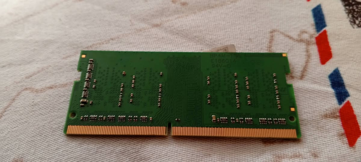 رام 4 غيغا ddr4 لابتوب 2400 السعر 25 مكاني من بغداد السيدية ماعندي توصيل رقمي ***********
