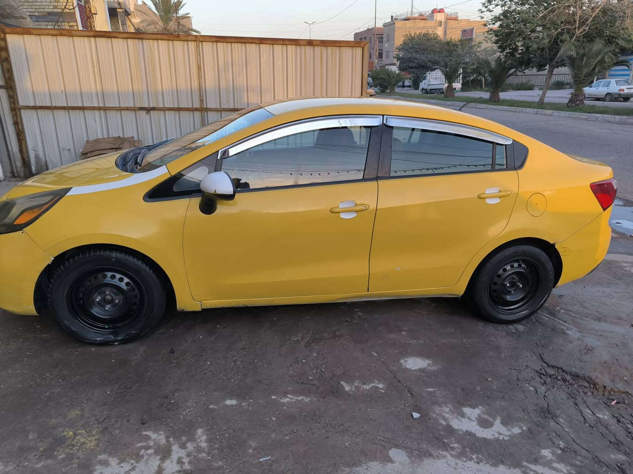 السلام عليكم 
كيا ريو 2013
محرك 1600 gti
ضررها باب و جامغ جهه السايق وبنيد
سيارة حلوة وخير من الله 
مكاني الثعالبة 
السعر 70 وبيها مجال 
***********

