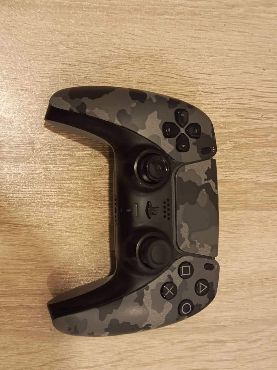السلام عليكم
بلي فايف سلم 🎮
واحد تيرا (1000GB)
البريطاني 
يحتوي على جوستكات اثنان
يحتوي على قاعده البلي التي تتضمن
1 تبريد للبلي 3 سرع 
2 شحن جوستكات
3 مكان للأقراص 
4 مكان السماعه
5 تحتوي على منافذ يو اس بي 
يحتوي على أربع اقراص( الالعاب)
1 GTA5 
2 كول اوف ديوتي مودرن 2
3 كوست اوف سوشيما 
4 وارزون z
السعر 880 و قابل للتفاوض
و عندي UPS نوعيه الفاربر الاونلاين 1KV اختياري تريد تشتري تريد لا
العنوان 
بغداد --- الغدير 
للاستفسار 
*********** 
متواجد واتساب
