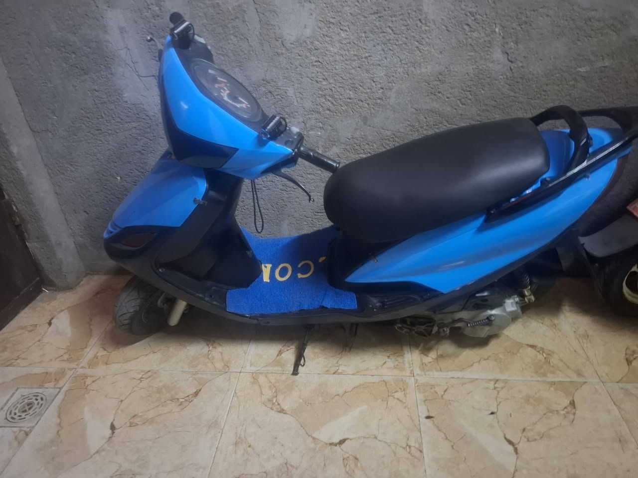 ماكس 140 دراجه
سعرهه 375بيهه مجال بسيط
سلف هندر بي وكت مجفتهه بيدي قبل شهر 
كفرات اصلي مصبوغه لجماليه دراجه حلوه  مرتبه يرادلهه  كتف اشاير وكلوبات لايت بس مكاني الشعب *********** وتساب اتصال
