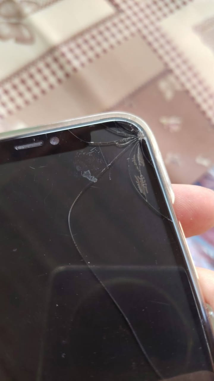 سلام عليكم ايفون 11 برو لبيع ذاكره 256 بطاريه 100 نضيف كلشي مابي لا شخط لا شي مجرد بس الشاشه بيها هاي الضربه وتشتغل كلشي مابيها طبيعي مكاني بغداد صليخ هاتف واتساب‍***********
