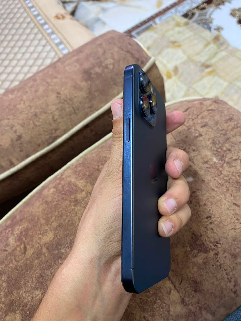 15 برو ماكس الجهاز بلادي ونضيف 🔋88 ذاكره 256 مشحون 353 مره فقط الرصعه الي بصوره ممأثره عل جهاز ابدد سعر 950 بي مجال الاستفسار ***********:
