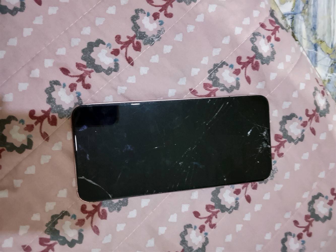 انفنكس مبدله شاشته 3 مرات و كلشي واضح بالصوره يحتاج بس تصليح و يجي ويا كفر و شاحنه بس مو اصليه سعره 35 و بي مجال