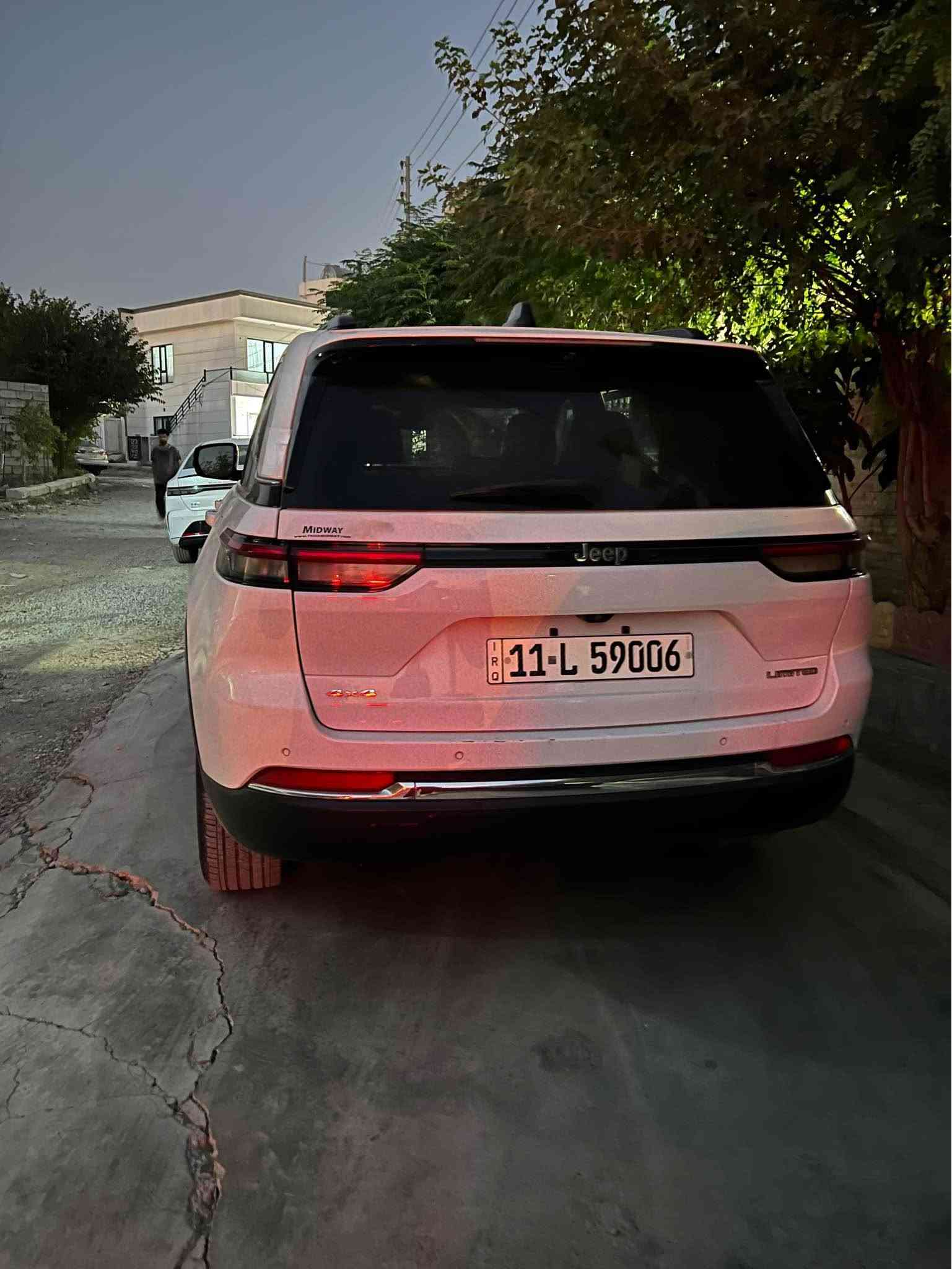 جيب شيروكي موديل 2023 
فول فول موصفات بس ماعده البنوراما 
ممشه السياره 60000 km 
ضرر السياره جاملغ وبنيد 
جاملغ صبغ فقط و البنيد مبدل اصلي 
رقمها بغداد شرط التحويل 
عنوان سياره سليمانيه 
سعر السياره 280
للستفسار 
*********** 
*********** السليمانية, العراق
