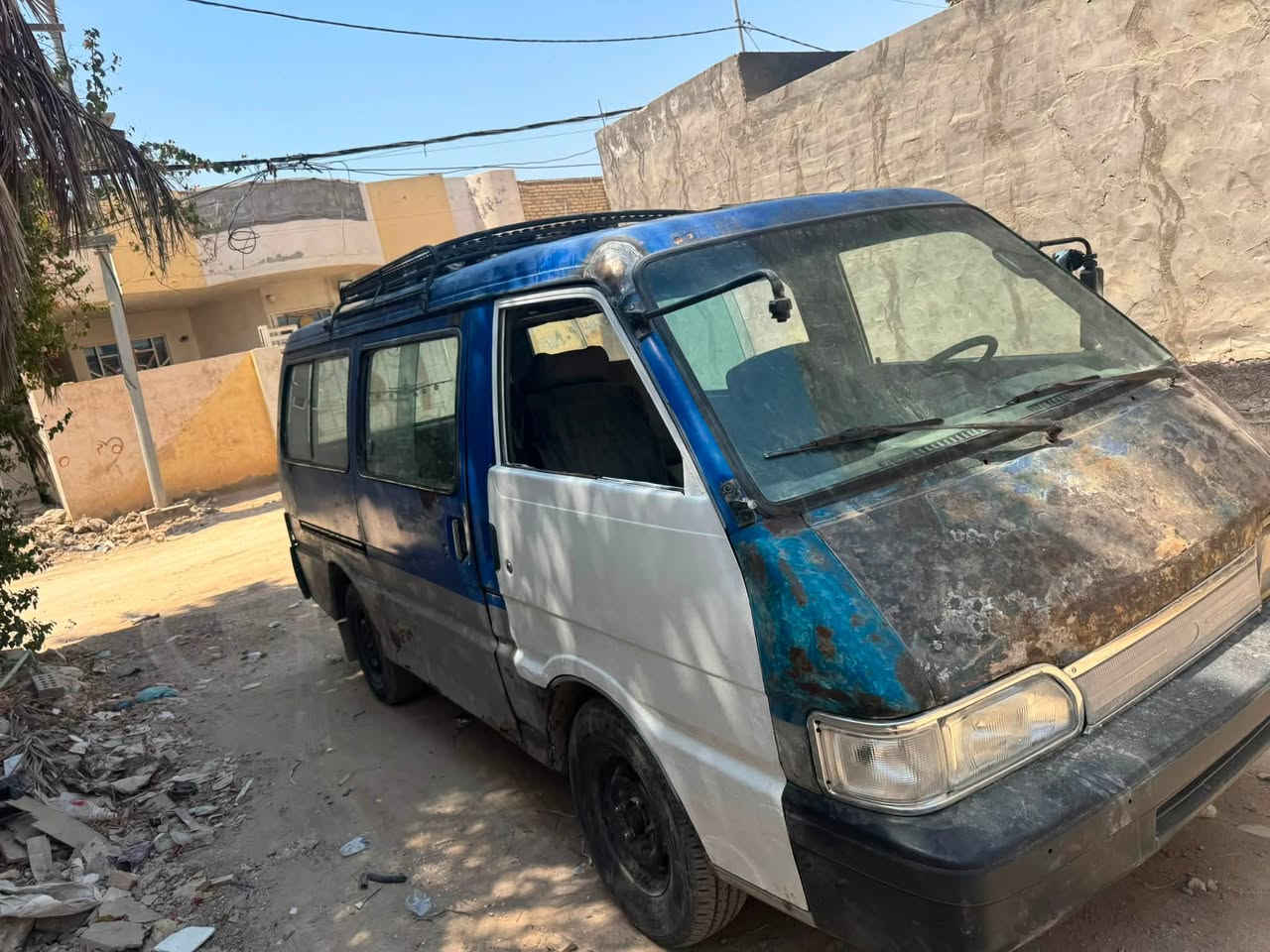للبيع ، كيه  سنويه بيها مكاتبه بيها لكن بدون تحويل
… 
سعرها ١٥ ورقه السياره جاهزه مكينه وكير وتخم تاير 

خالها للشغل الي عنده عمل بيها تفيده احسن من الستوته وارخص . 
***********
