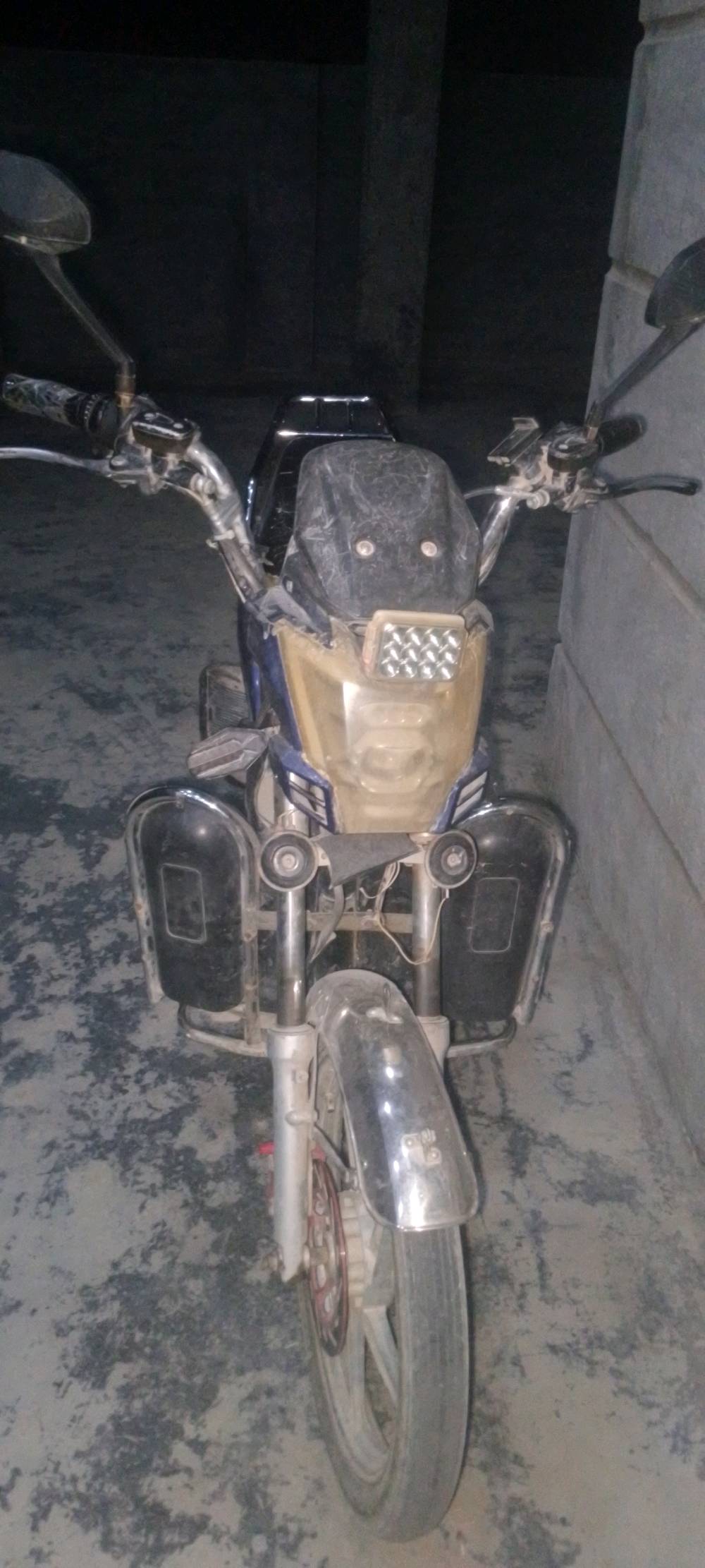 سلام عليكم دراجه هارلي للبيع 
سعر 300