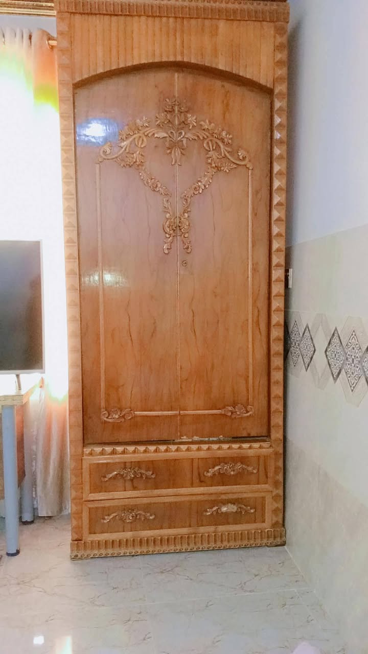 غرفه. عراقي للبيع خشب اصلي خشبها قوي ***********
