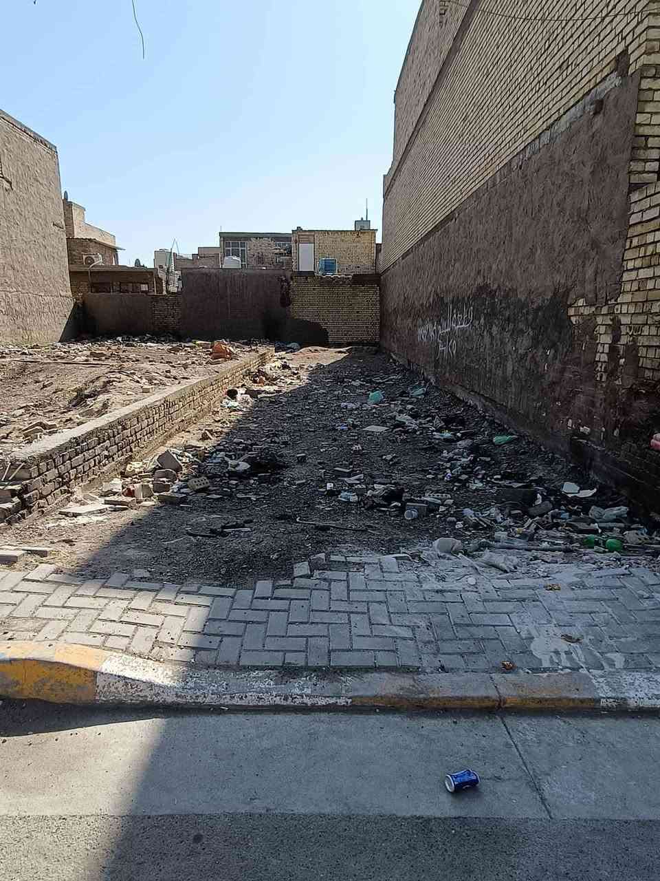 السلام عليكم قطعه ارض للبيع مساحه 125 متر عرض 5 نزال 25 المكان حي السفير قرب صوره السيد فرع مولد ابو فهد حسون للاستفسار ***********
