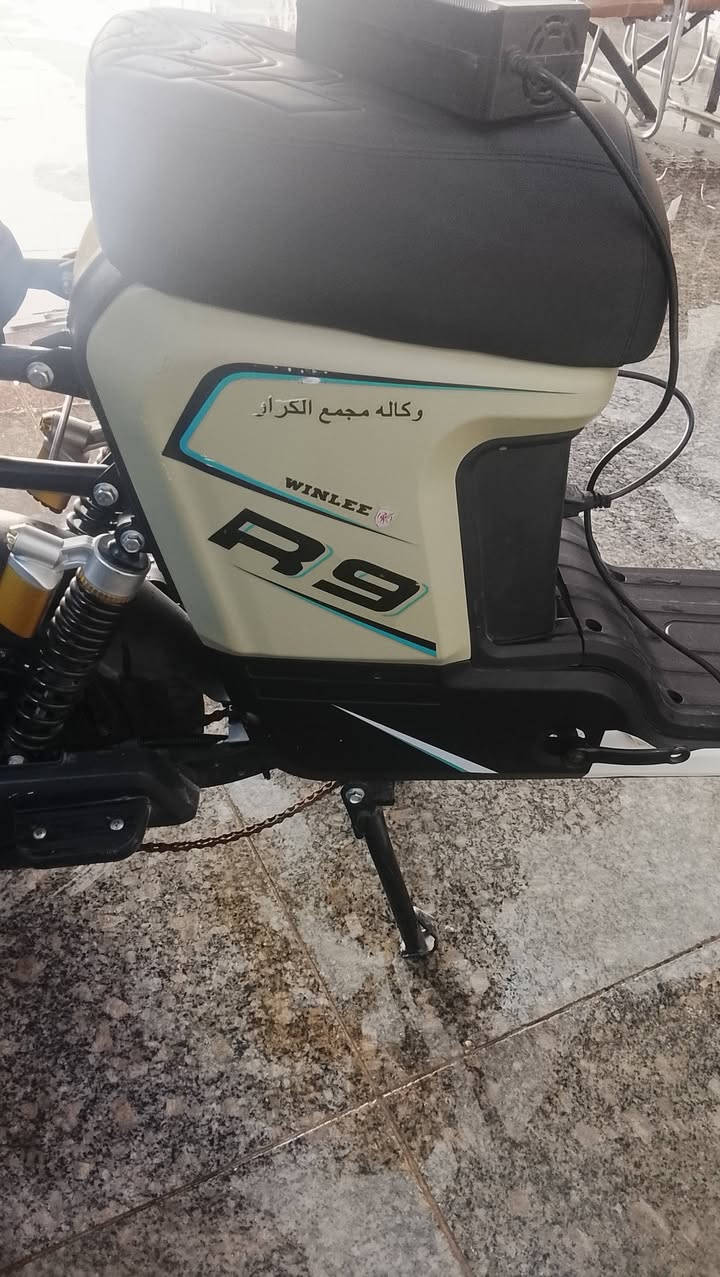 دراجه ار9فول 
موديل 2026
بطاريات2026
اربع سرع 
نشرات
لايت زنون عالي ناصي
اشاره رباعيه ويمنه يسره 
نظام رجوع للخلف 
بلوتوث 
شاشه ظد الماي 
سويجات 2 
كارتات تشغيل2 
ريموت بصمه 1
تايرات جدد 
بريكات دهن 
دراجه ما صارلي هواي من اشتريتها
السعر600
الناصريه مركز 
***********
