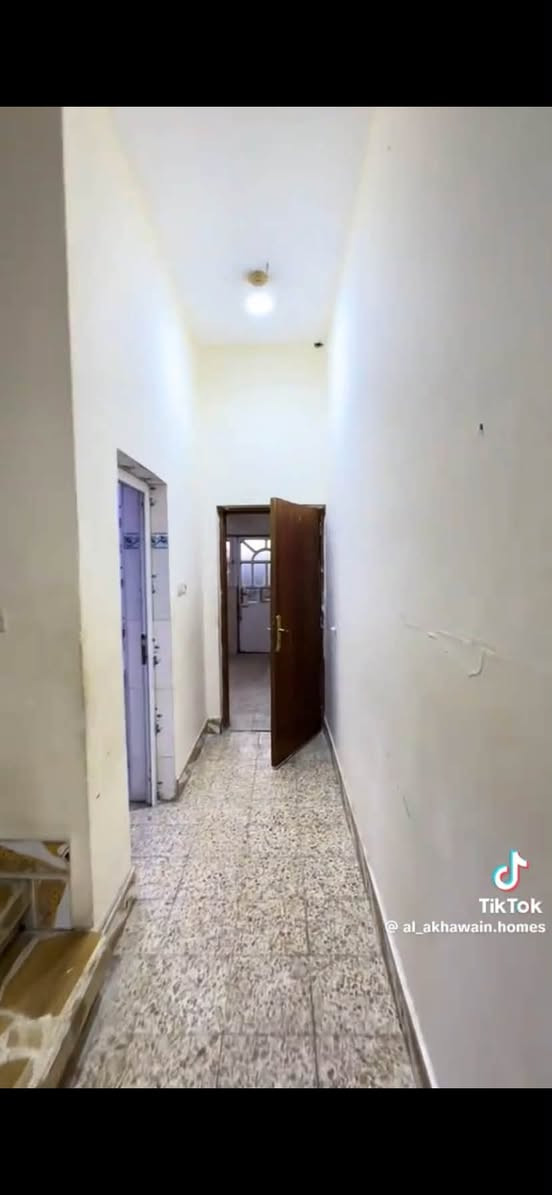 بيت للايجار في الحكيميه طابقين يحتوي كراج سياره وصحيات عدد خارجيه وداخليه الطابق الارضي يتكون من استقبال ومطبخ وصحيات الطابق الاول غرفتان منام مع صحيات
سعر الايجار 700

للاستفسار اكثر *********** متوفر واتساب
