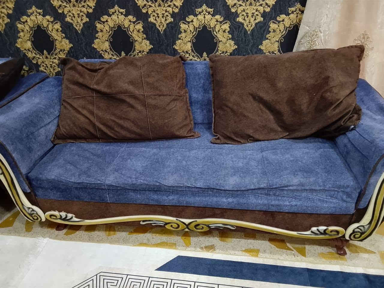 السلام عليكم تخم للبيع نظيف السعر ٢٠٠ الف العنوان القبله حي الجامعه رقم الهاتف ***********
