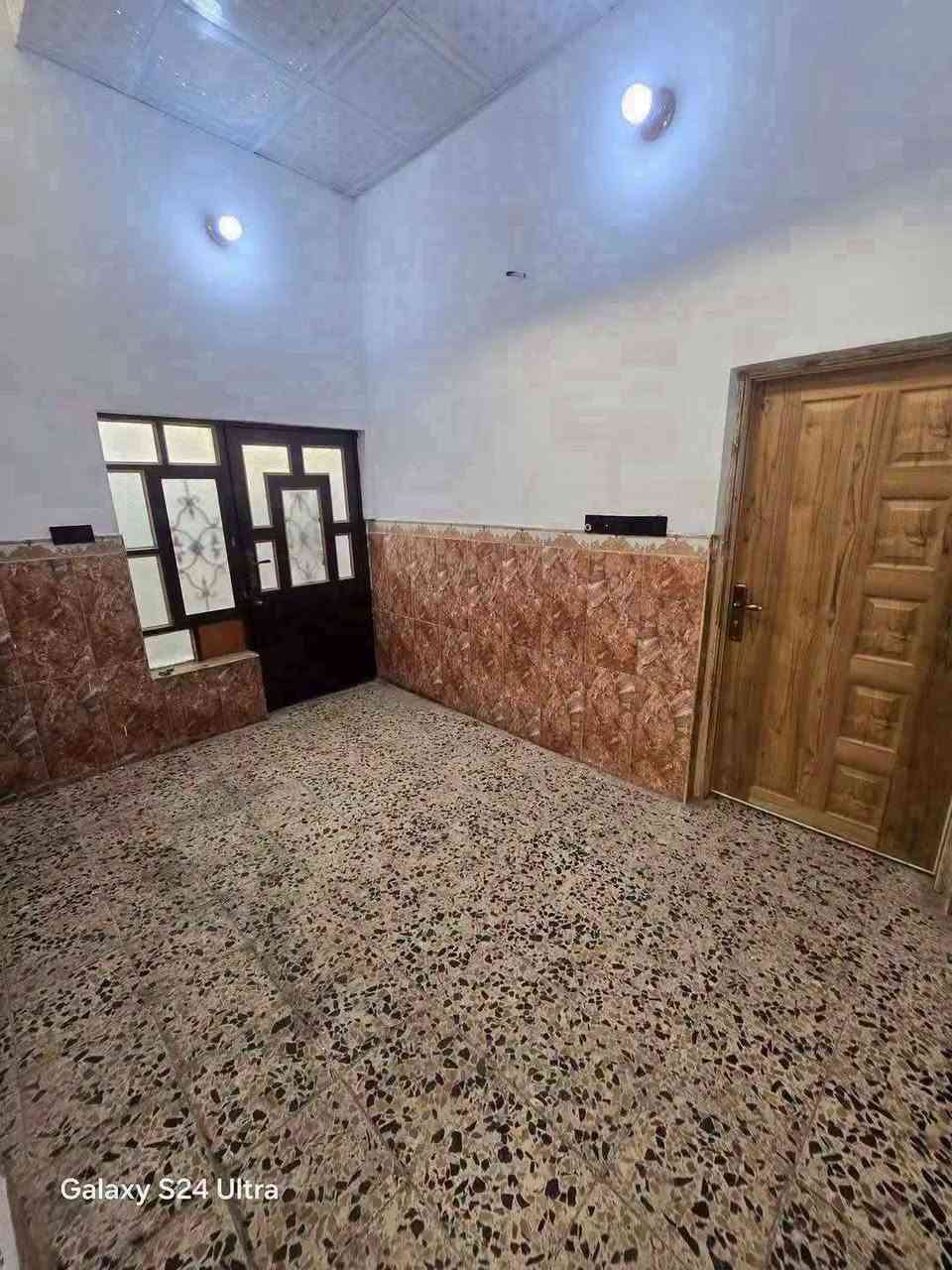 بيت لبيع بشارع المطارالجديد بشارع الشفلات المساحه ١٠٠متر كونكريت مسلح البناء طابوك يحتوي على غرفه وصاله ومطبخ وستقبال ومكشوفه وصحيات وطارمه  السعر ٤٠وبي مجال قليل البيت فرع طرشي الحبوبي  للستفسار ***********مكتب بركات ام البنين قرب مثلجات سنبله

