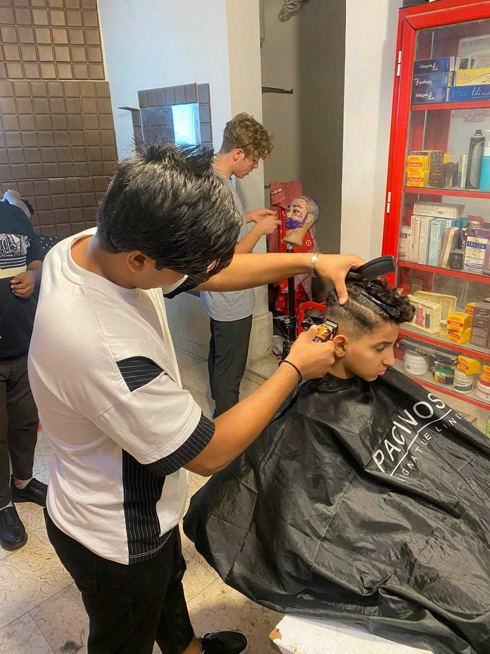 مركز آزار لدورات تعليم فن الحلاقة❤️❤️
 يعلن عن فتح دورات للحلاقة الرجالية وتشمل
..........................
١/مقص✂️
٢/شفرة📏
٣/خيط🧶
٤/مكينه🎚
٥/صبغ الشعر (كيفية دمج الالوان)🎨
٦/ معالجات الشعر بكل انواعه🦱🦰
٧/ معالجات البشرة 💆‍♂️💆‍♀️
٨/ مع هدية صادرة من المركز اثناء التخرج👍🎫🎟
#ملاحظة.... عند انتهاء الدورة وتكون عندك نقص معلومات تعاد لك الدورة مجاني 
للاستفسار الاتصال على الرقم التالي 
البصرة الجمهورية تقاطع معهد النفط قرب الريان سنتر للألعاب 
للاستفسار الاتصال 📞على ارقام المركز....
☎️***********
☎️*********** البصرة, العراق
