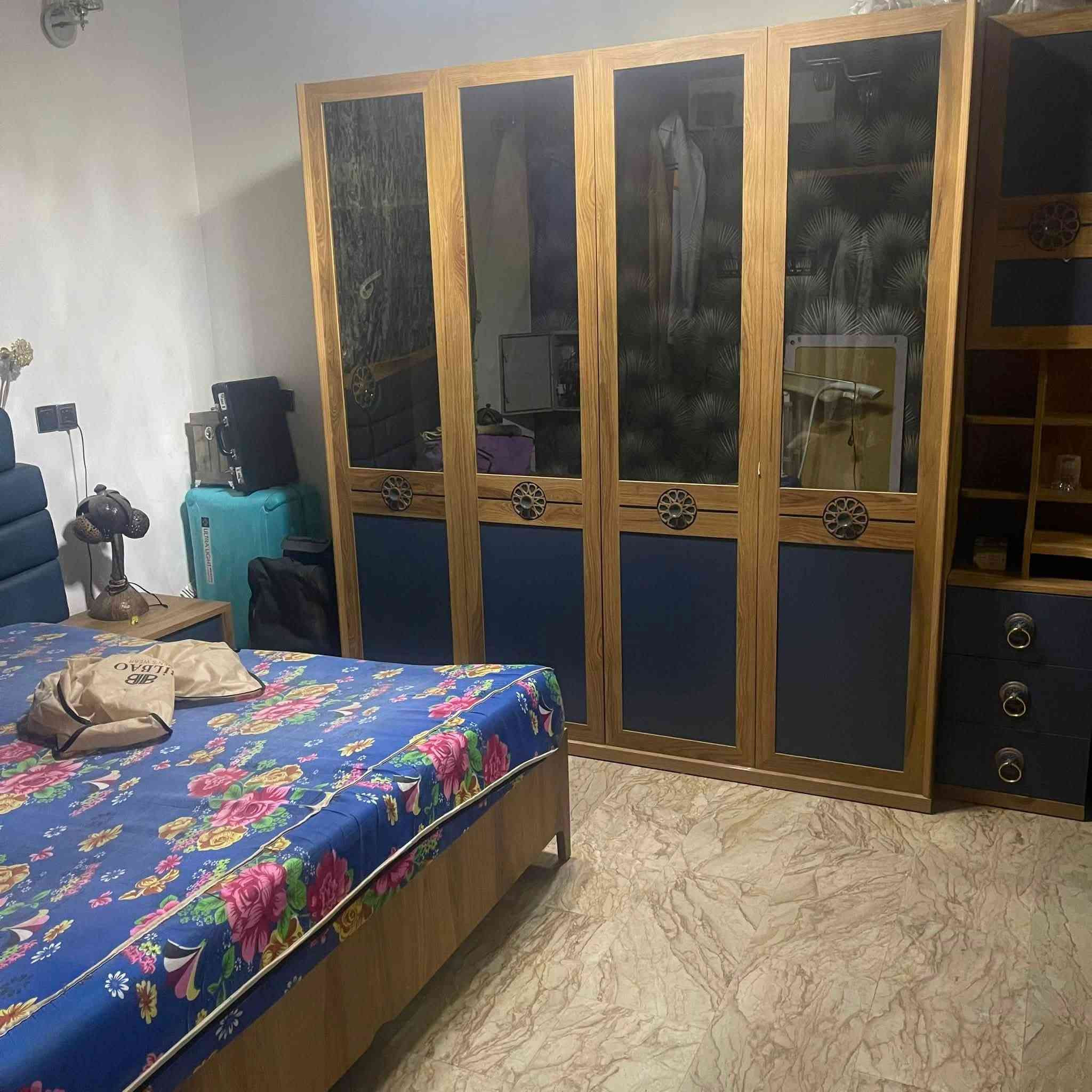 للبيع غرفه نوم شخط مابيها منصوبه سبع ايام وسافرت للبيع دزاين ايطالي دبل كنتور ميز تواليت زاويه للاتصال ***********
