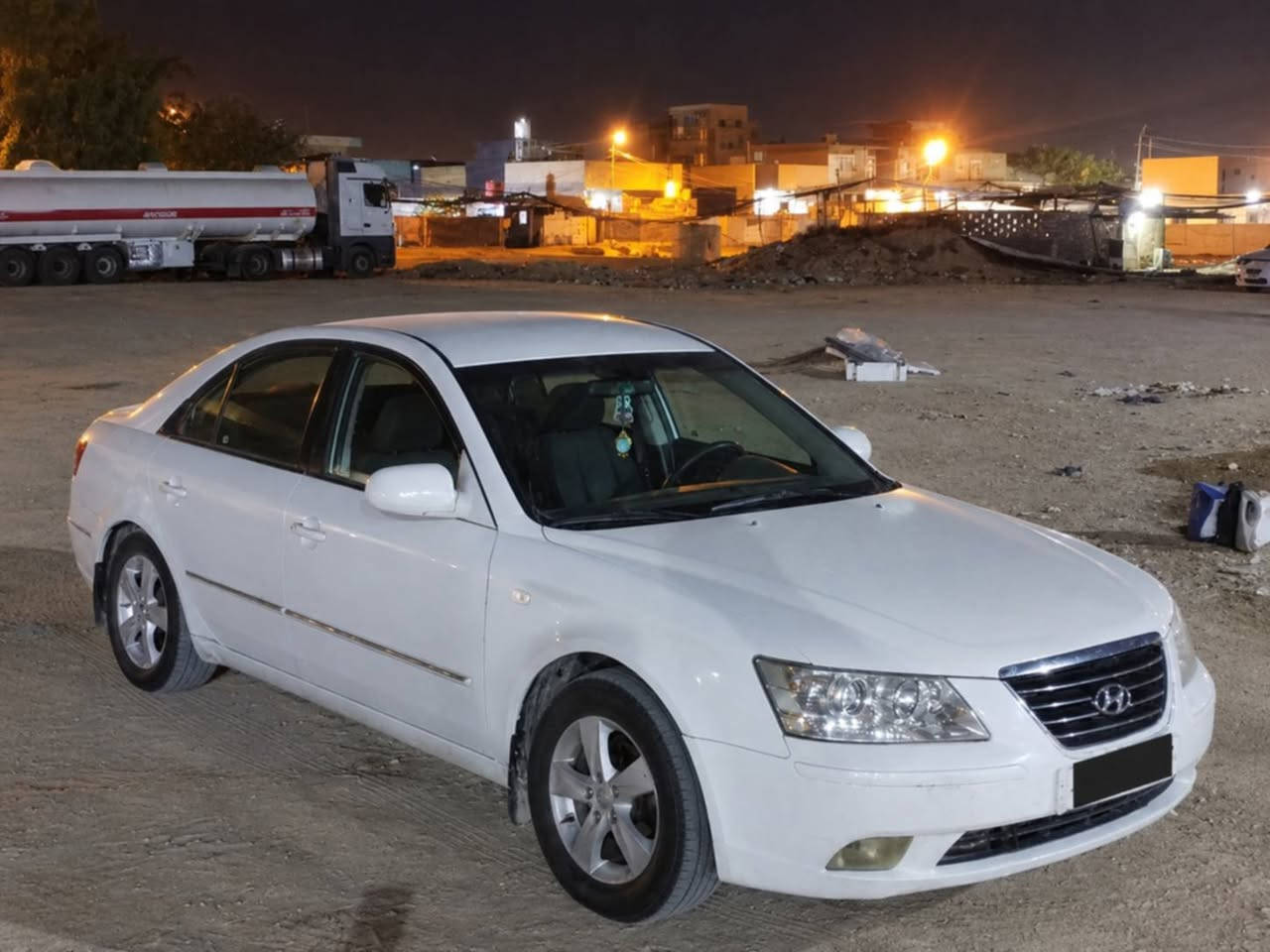 السلام عليكم سوناتا ٢٠٠٩ للبيع.  (تكسي الخليج ) بيها صبغ بدون حادث فقط الجاملغ الأمامي مع داخل الجاملغ الأمامي مقدار شبر بدون شاصي. رقم انكليزي سنويه رقم شمالي إلى سنة ٢٨.         شرط التحويل. سياره جاهزه محرك كير تبريد ثلج كهربائيات كله شغال.          (سعر ٨٠ بيه مجال حك الجيه ) مكان حيدرية خان النص بين نجف وكربلاء.    رقم الهاتف (***********)
