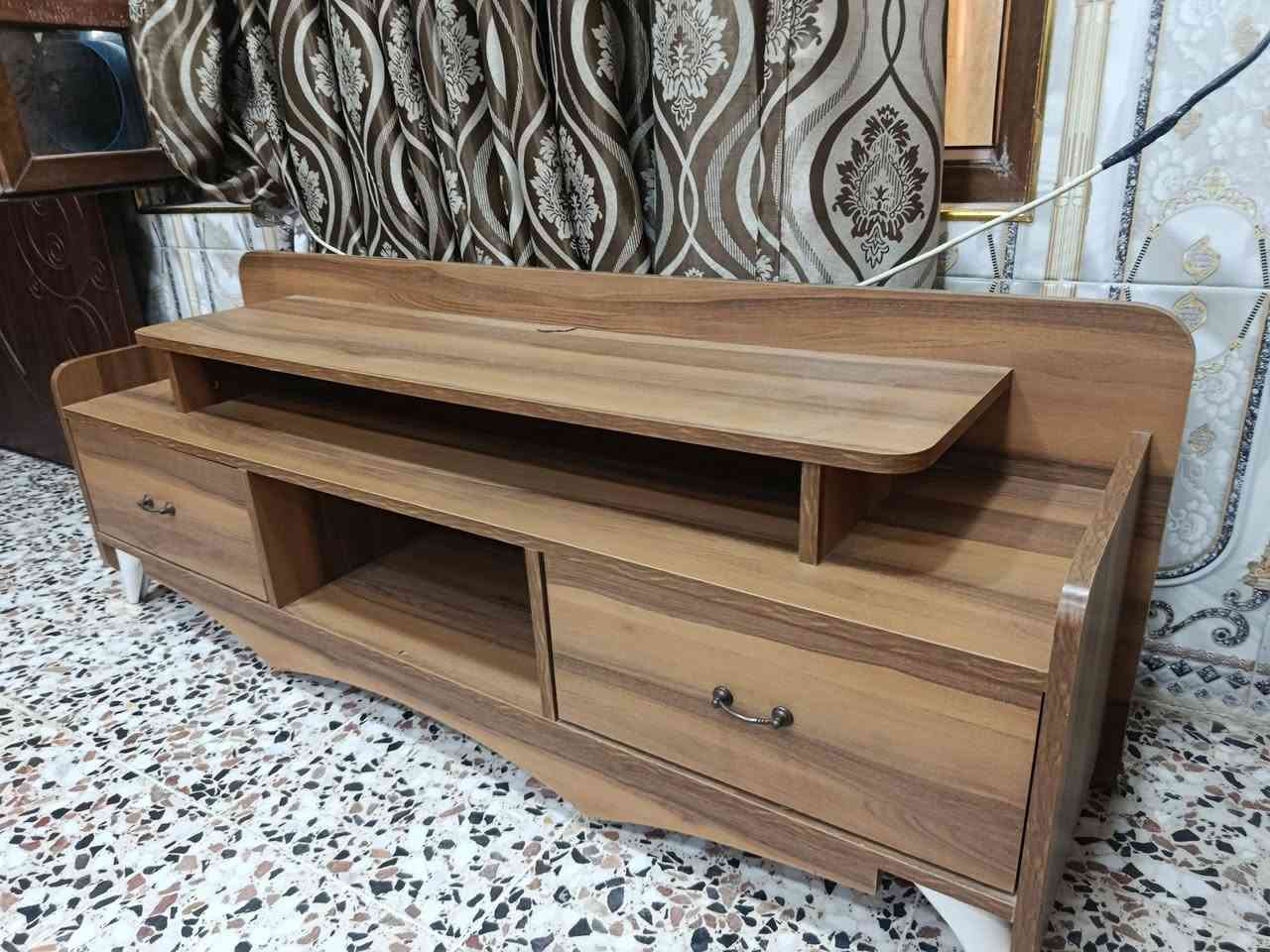 السلام عليكم  ميز بلازمه نضيف جديد كامل اي عيب مابيه
رقم الهاتف ***********
