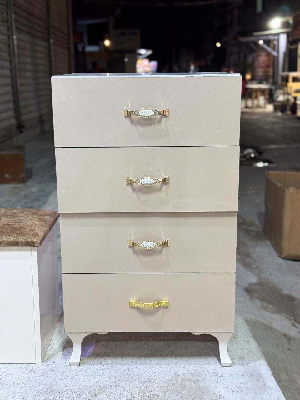 🛏️ *غرفة تركية مستخدمة 10 قطع* 🛏️

✨ المواصفات:
🔹 سرير عادي 
🔹 نضافة 90% ✨
🔹 صبغ حراري اصلي 🔥
🔹 ماركة قماش ووتر بروف 💧

💰 *السعر مليون دينار* 💰

🚚 شد ونقل مجاني داخل بغداد 🎉
🚛 المحافظات اجور نقل فقط

📍 معرض @نوار السيد
