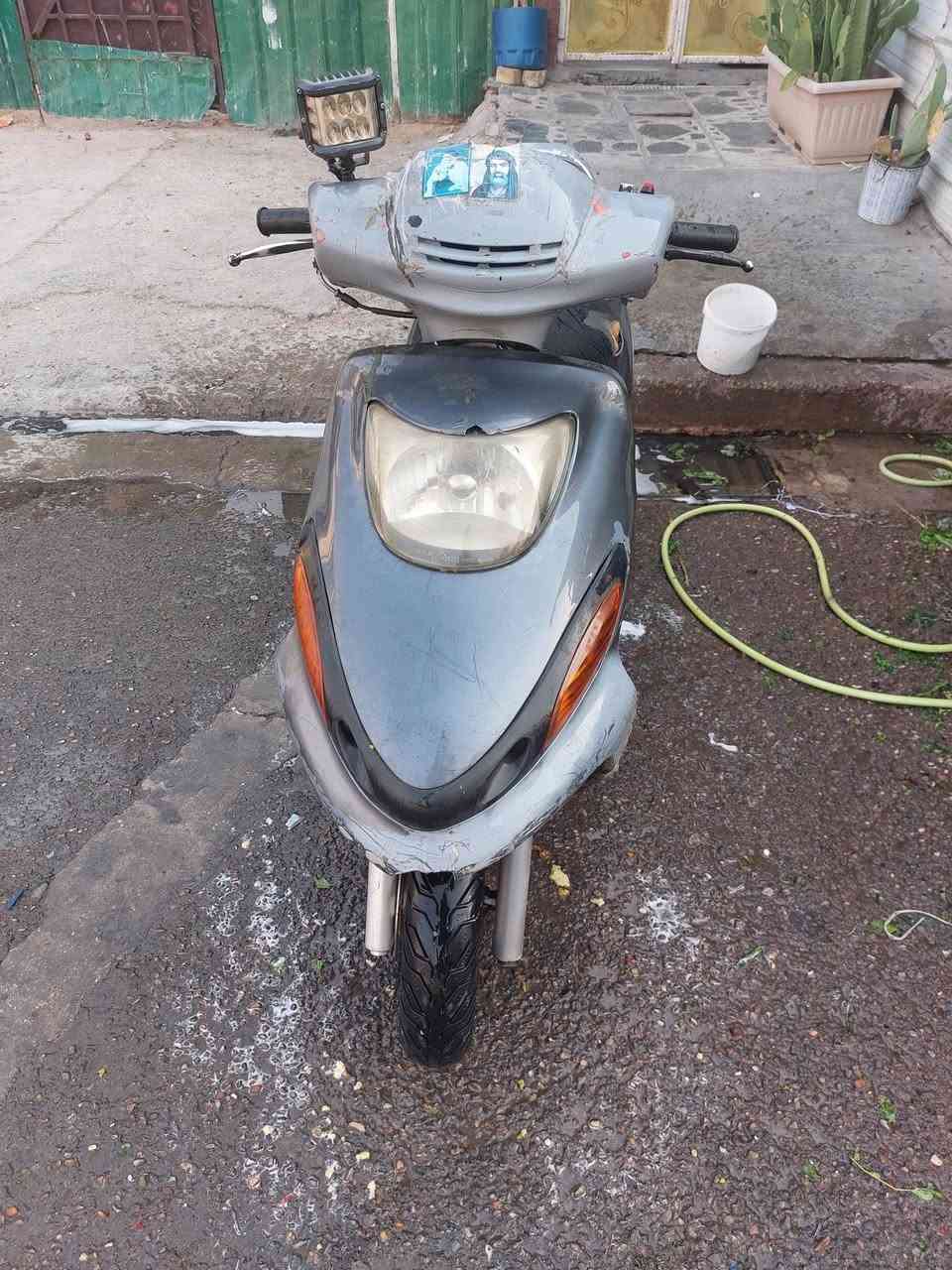 دراجه دولفين مكانها بغداد العبيدي دراجة تايرات جدد دبلات جدد كهربائيات كولها وسلف
كلشي بيها شغال دراجه حلوة ونظيفة 
 ومگينتهه خير من الله 
رقمي للشراي ***********
الدراجة رايدها ب350 الف

