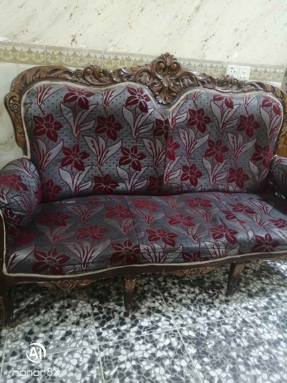 تخم للبيع 9 مقاعد 
السعر : 250 وبي مجال قليل 

بغداد / اللطيفيه 

للتواصل : ***********

نص مكتوب في الصور:
- AI honor 8X
- AI DUAL CAMERA
- HONOR 8X