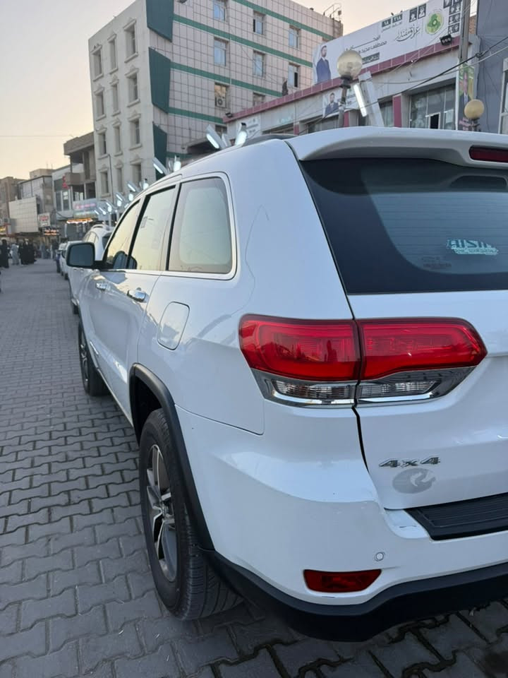 السلام عليكم جيب 18 لاريدو خليجي
لبيع 220 /النجف 
بيها طخات وتعديل بارد قليل 
رقم بغداد 

‭***********‬
