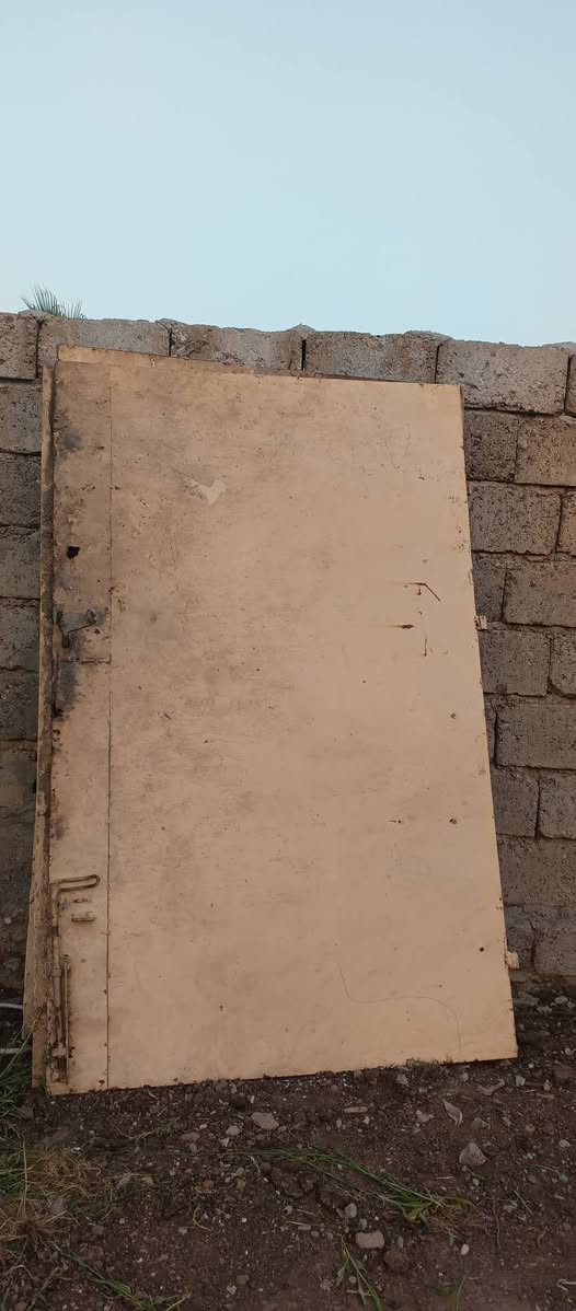 السلام عليكم أبواب حوش للبيع واحد طول مترين وعرض مترين 35 والثاني طواله 185وعرضه مترين35 سعرهن ثنيهن 150الف للاستفسار الاتصال على الرقم ‏‪***********‬‏
