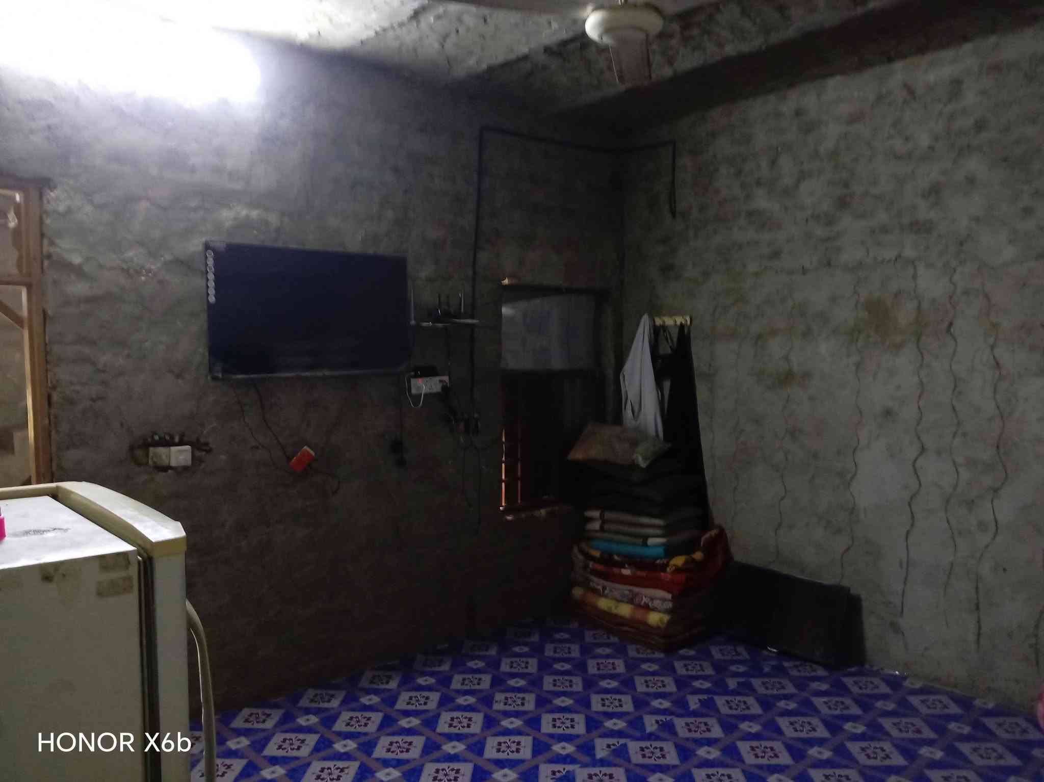 سلام عليكم بيت البيع مساحه 100نزال 25 البيت عوزه تلحيضات بسطه زراعي سند 25 طريق يا حسين متوفره  كل الخدمات ما كهرباء ومدارس تبليط سعر خاص الشري يتضل وبي خير ويدلل بيع مستعجل رقم الهاتف *********** الرقم بي وتساب وبي نتصال
